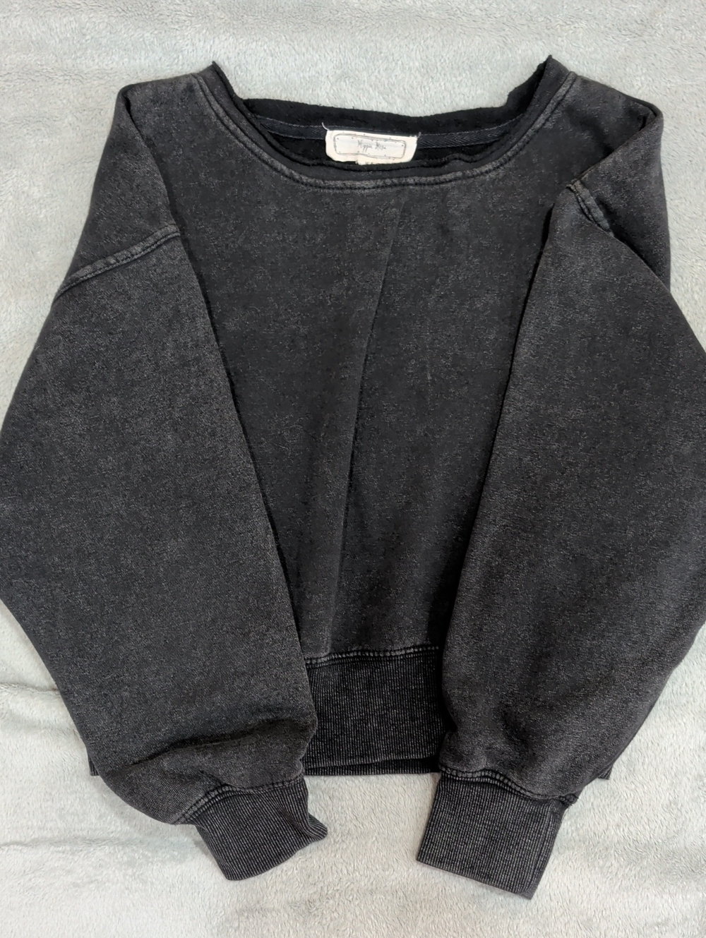 Hippie Rose Black Top Size  M  Long Sleeve  Crewneck Sweatshirt